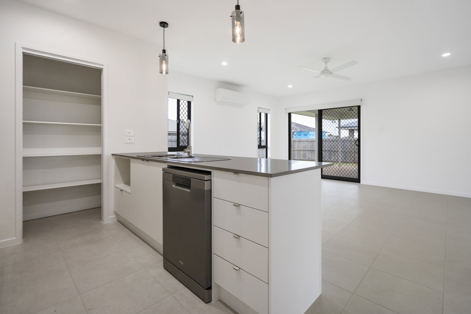 11 Searle Street, Thabeban  QLD  4670