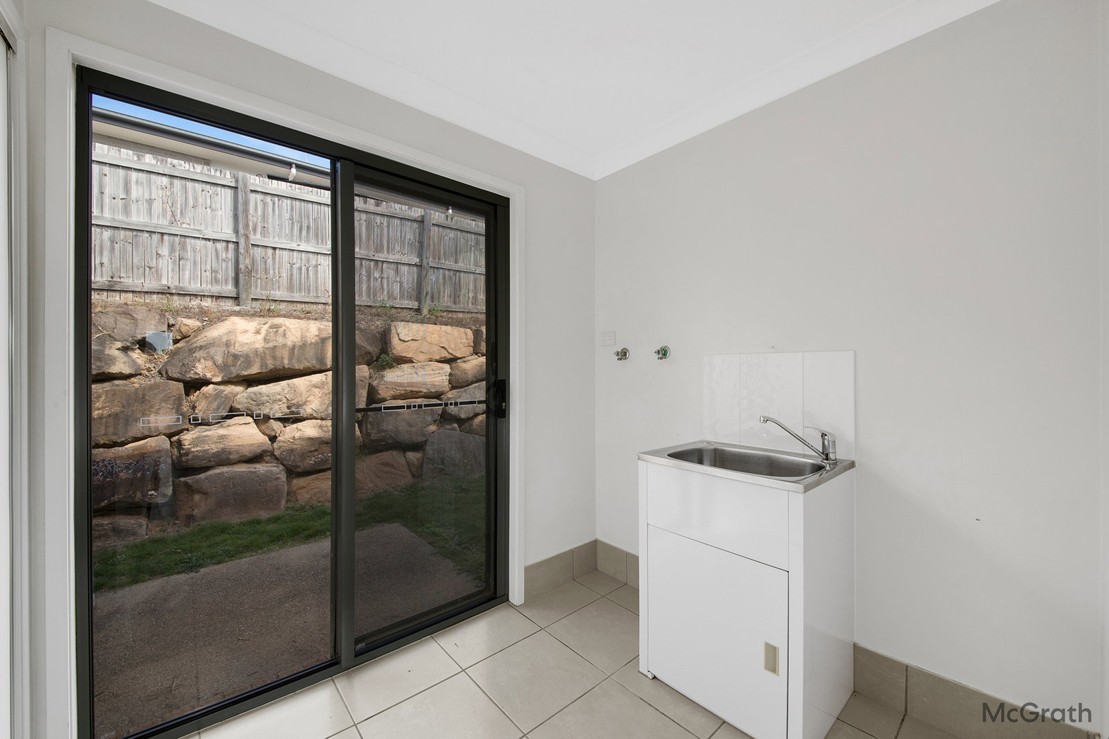 2 Dampier Court, Glen Eden  QLD  4680