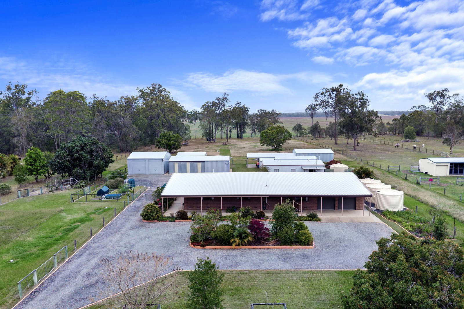 137 Philip Drive, Teddington  QLD  4650