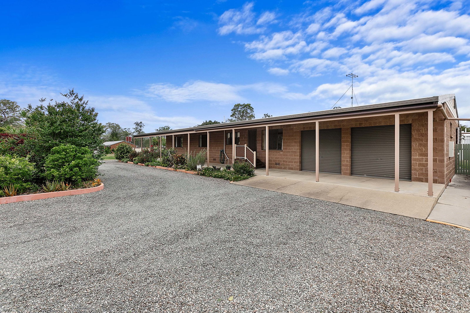 137 Philip Drive, Teddington  QLD  4650