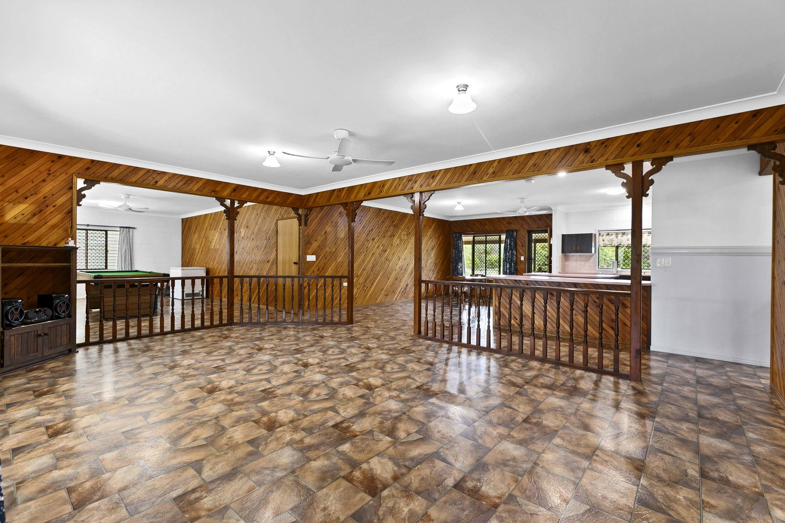 137 Philip Drive, Teddington  QLD  4650