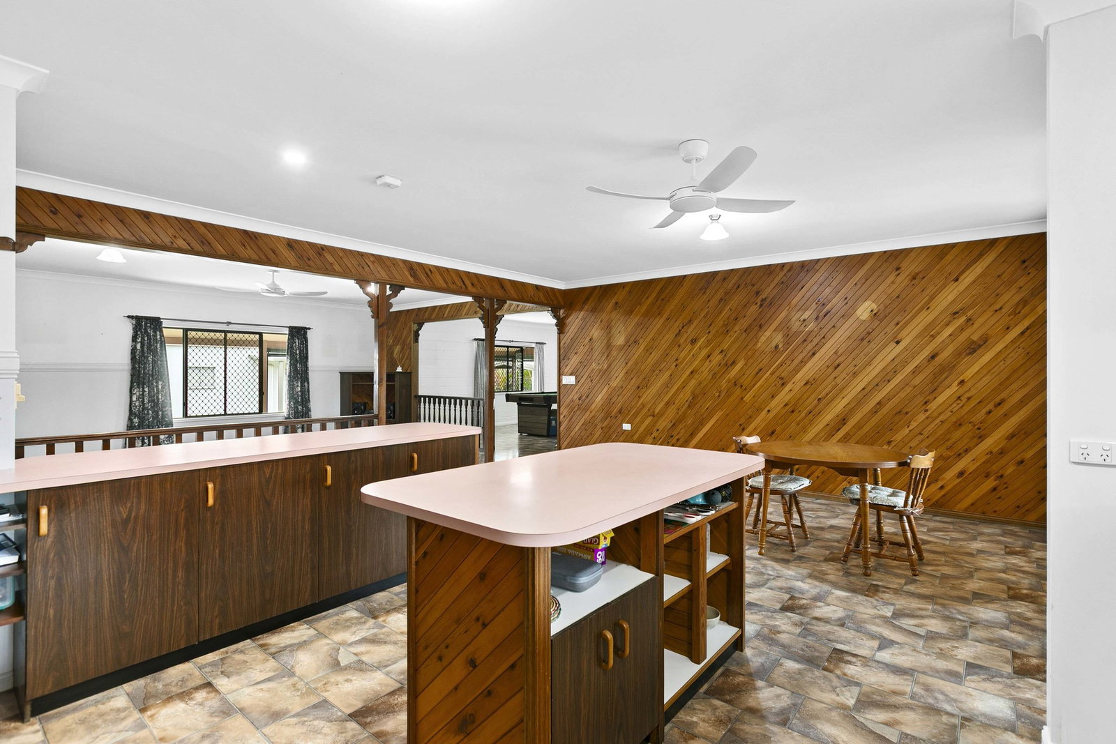 137 Philip Drive, Teddington  QLD  4650
