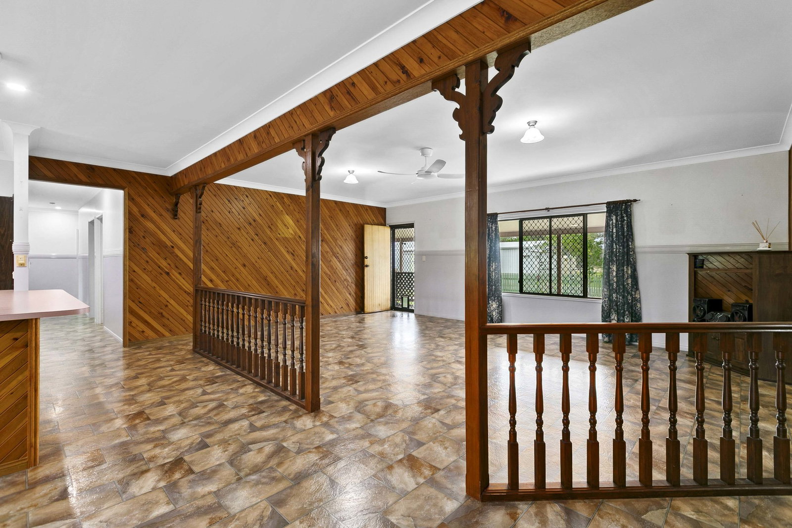 137 Philip Drive, Teddington  QLD  4650