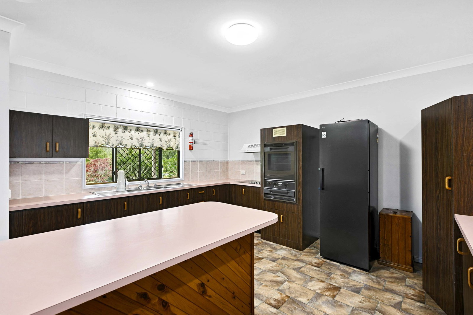 137 Philip Drive, Teddington  QLD  4650