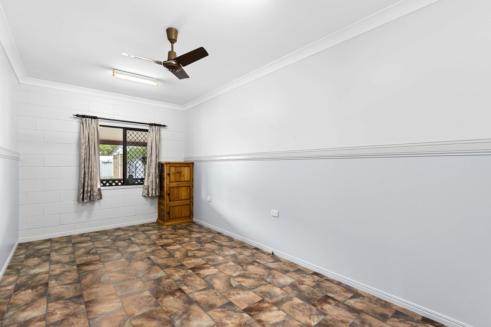 137 Philip Drive, Teddington  QLD  4650