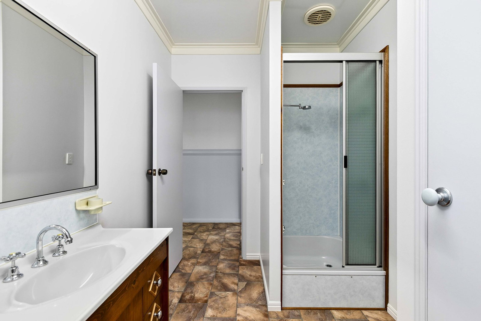 137 Philip Drive, Teddington  QLD  4650