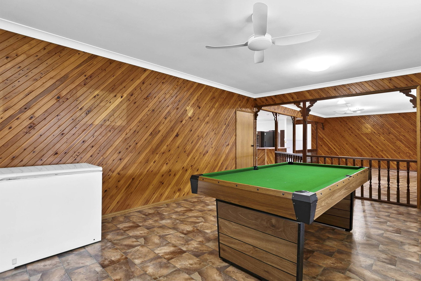137 Philip Drive, Teddington  QLD  4650