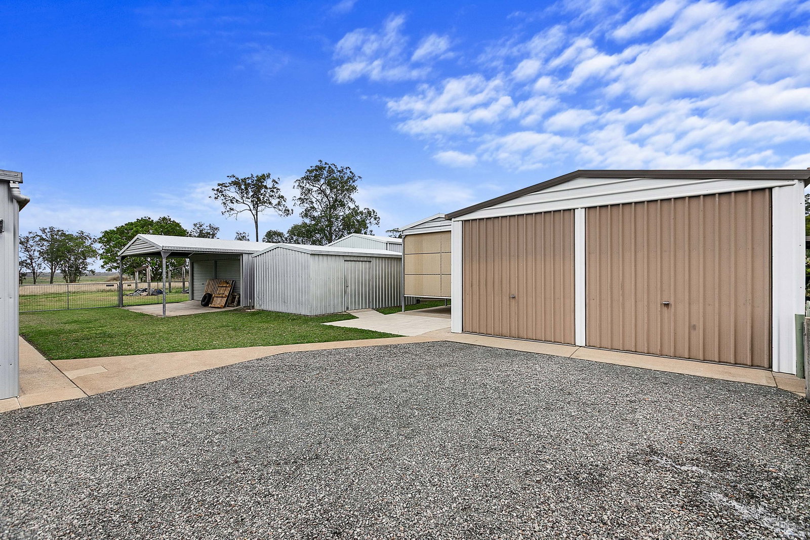 137 Philip Drive, Teddington  QLD  4650