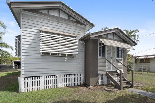 26 McCracken Street, Walkervale  QLD  4670