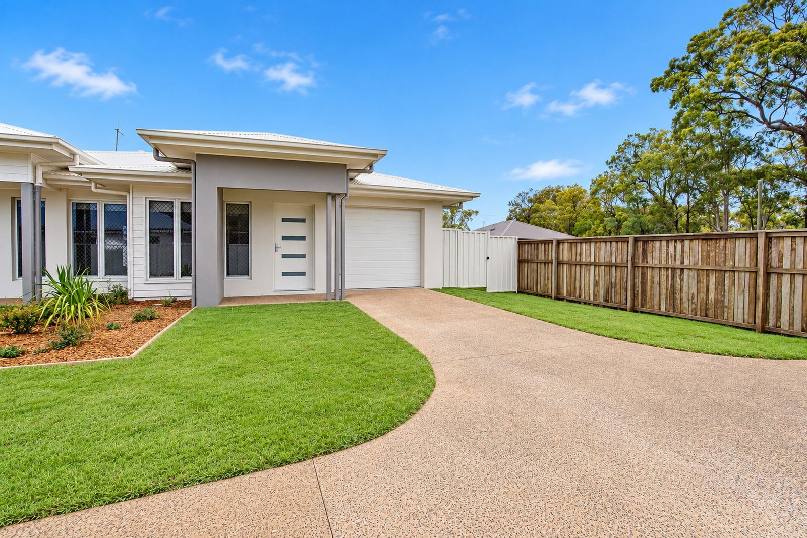 2/20 Bottlebrush Crescent, Branyan  QLD  4670