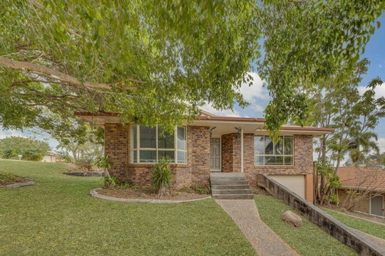 10 Fairbairn Place, Clinton  QLD  4680