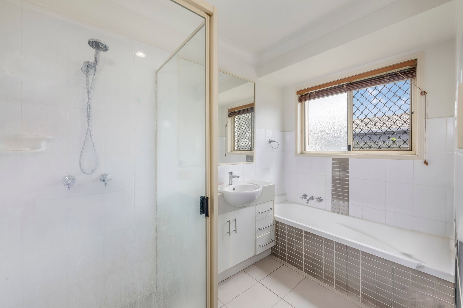 10 Tree Close, Thabeban  QLD  4670