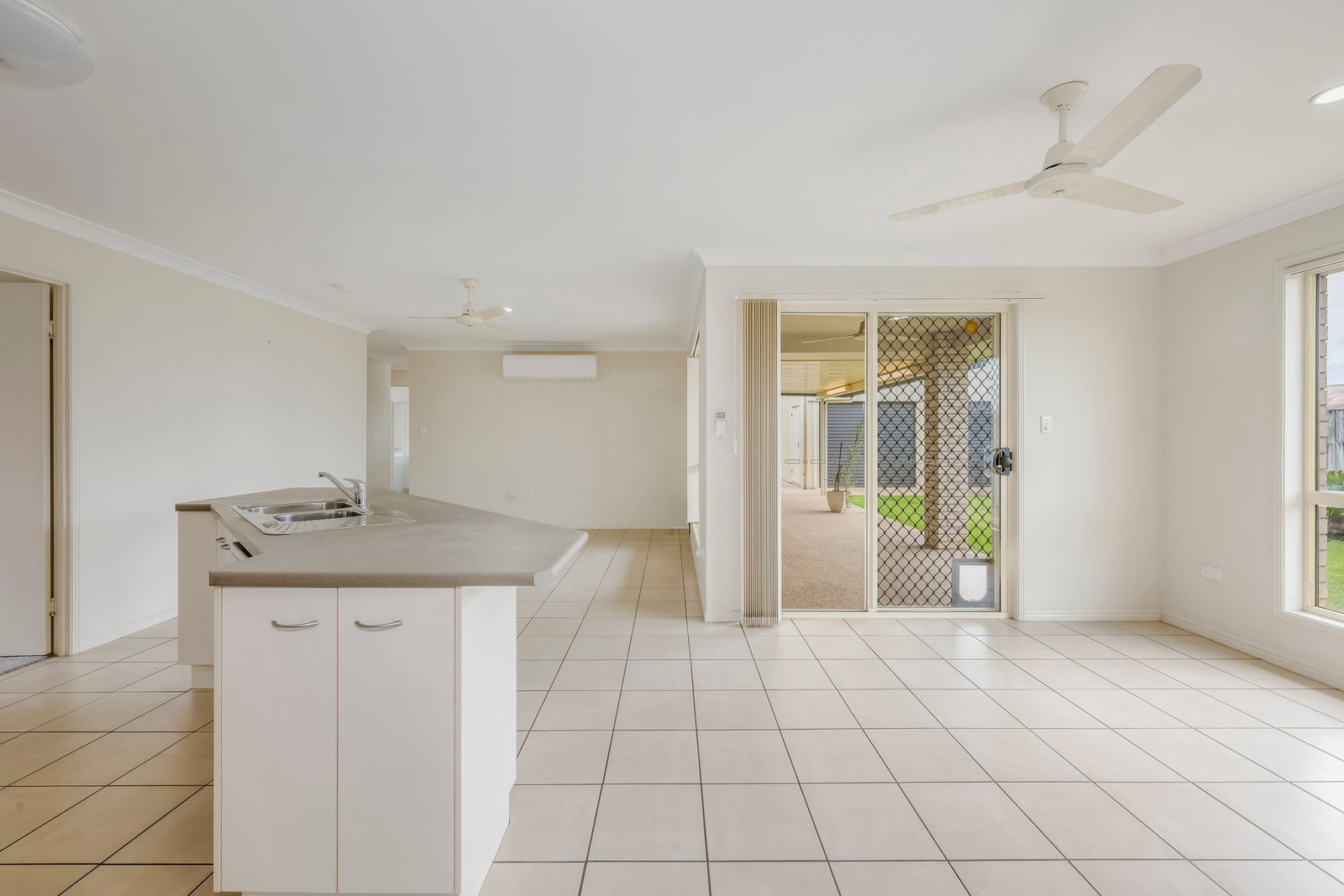 5 Halloran Court, Thabeban  QLD  4670