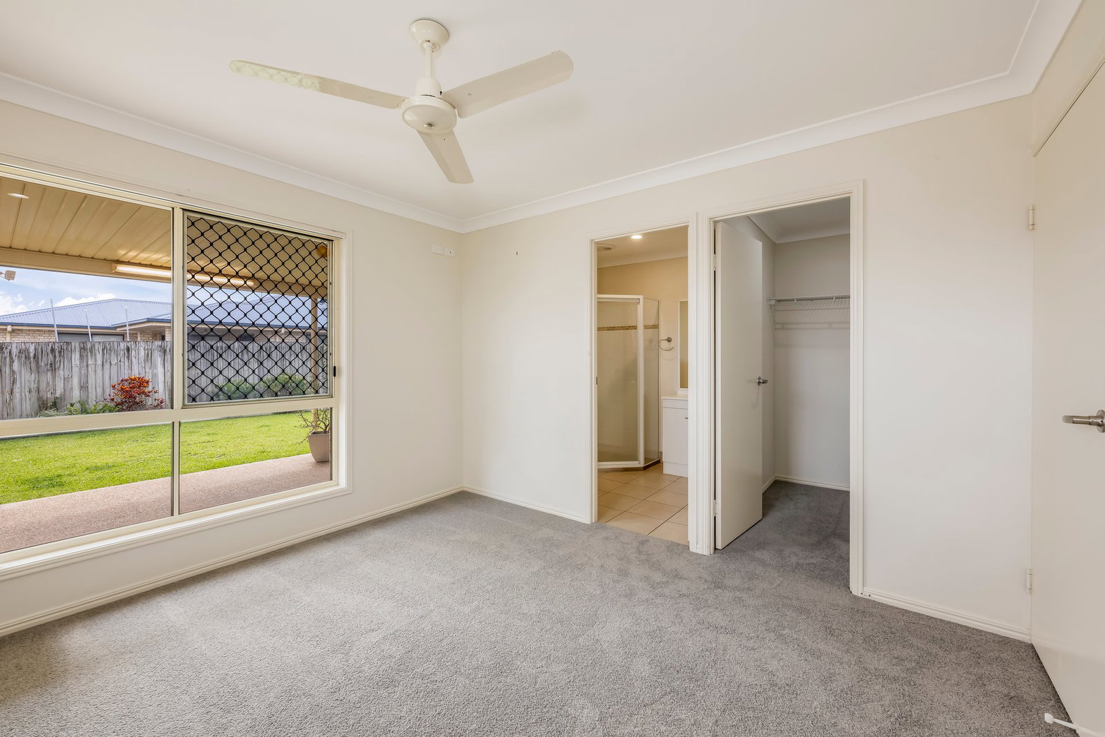 5 Halloran Court, Thabeban  QLD  4670
