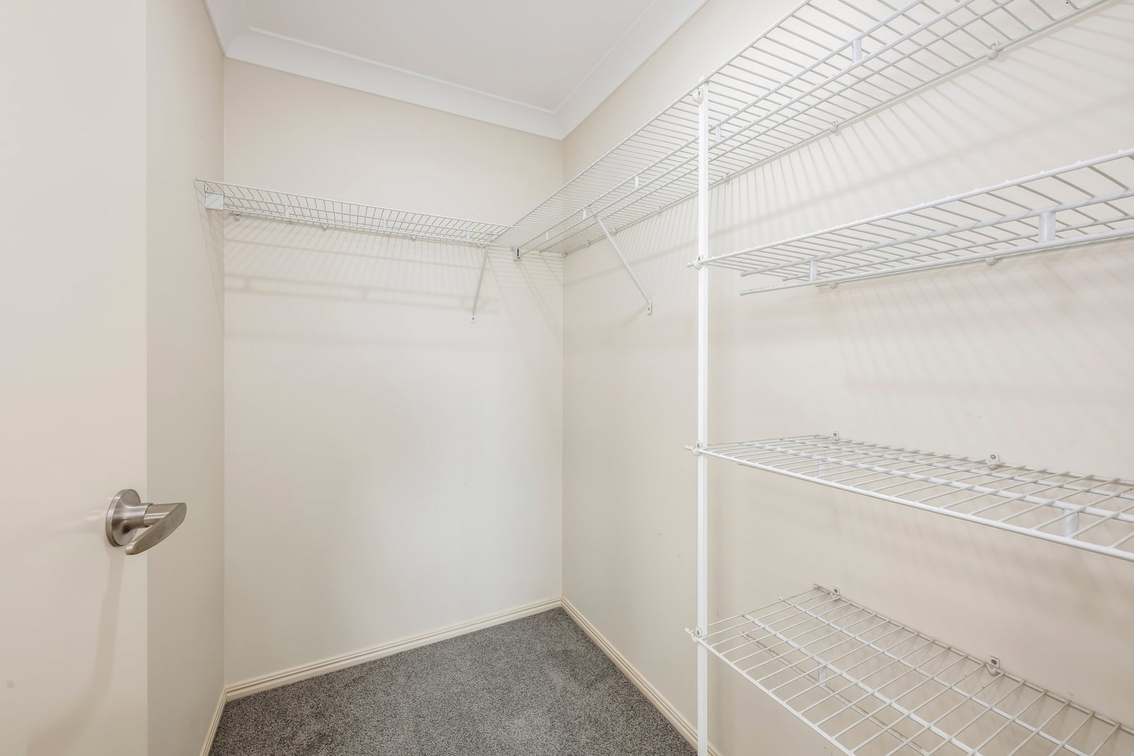5 Halloran Court, Thabeban  QLD  4670