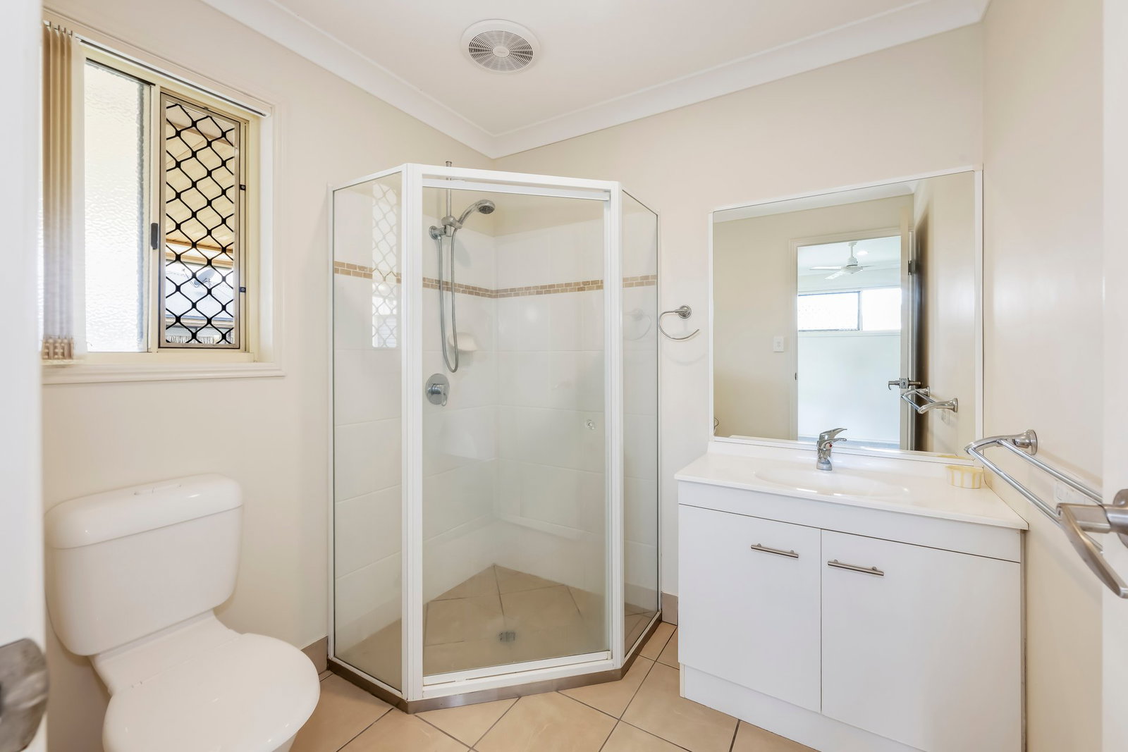 5 Halloran Court, Thabeban  QLD  4670