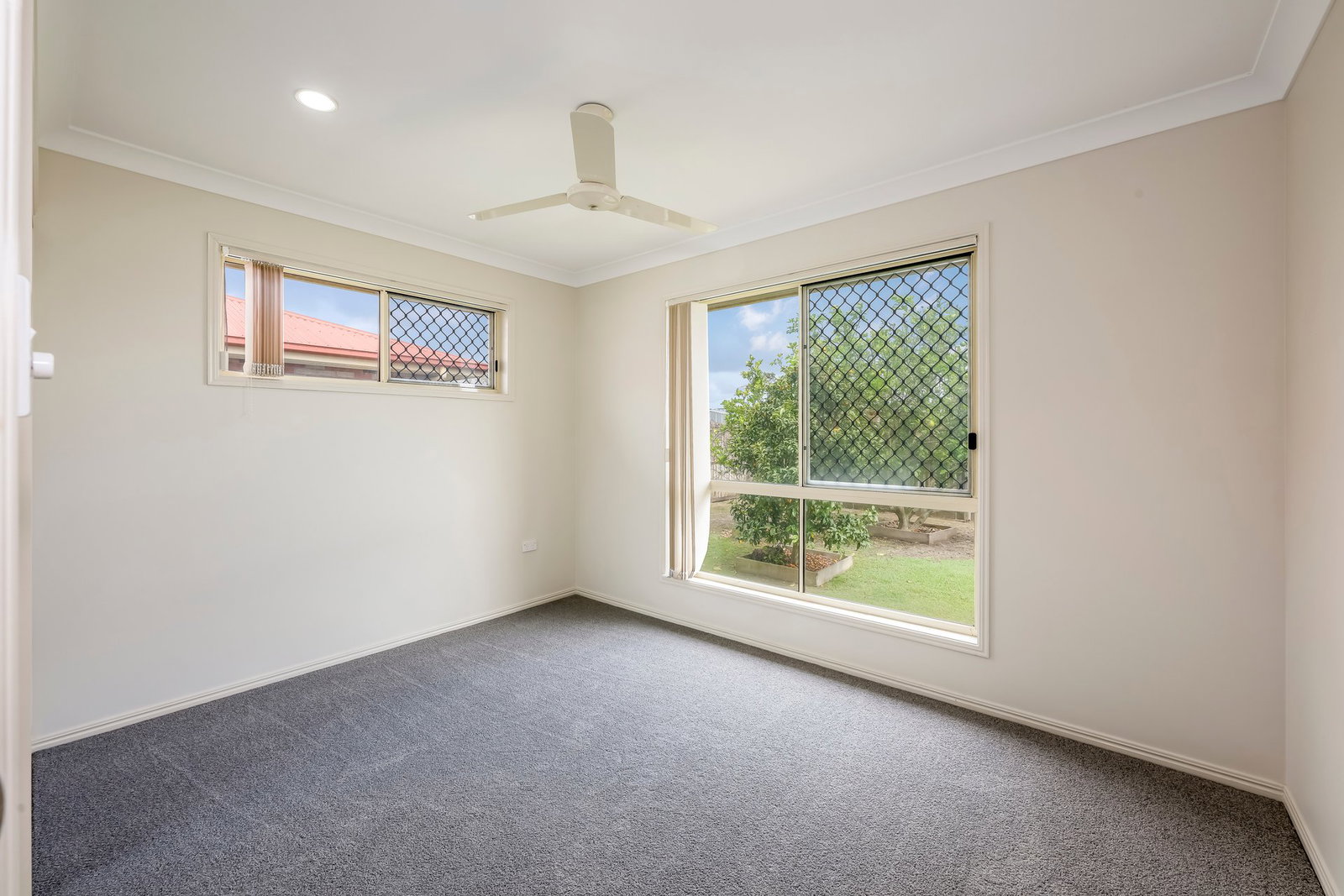5 Halloran Court, Thabeban  QLD  4670