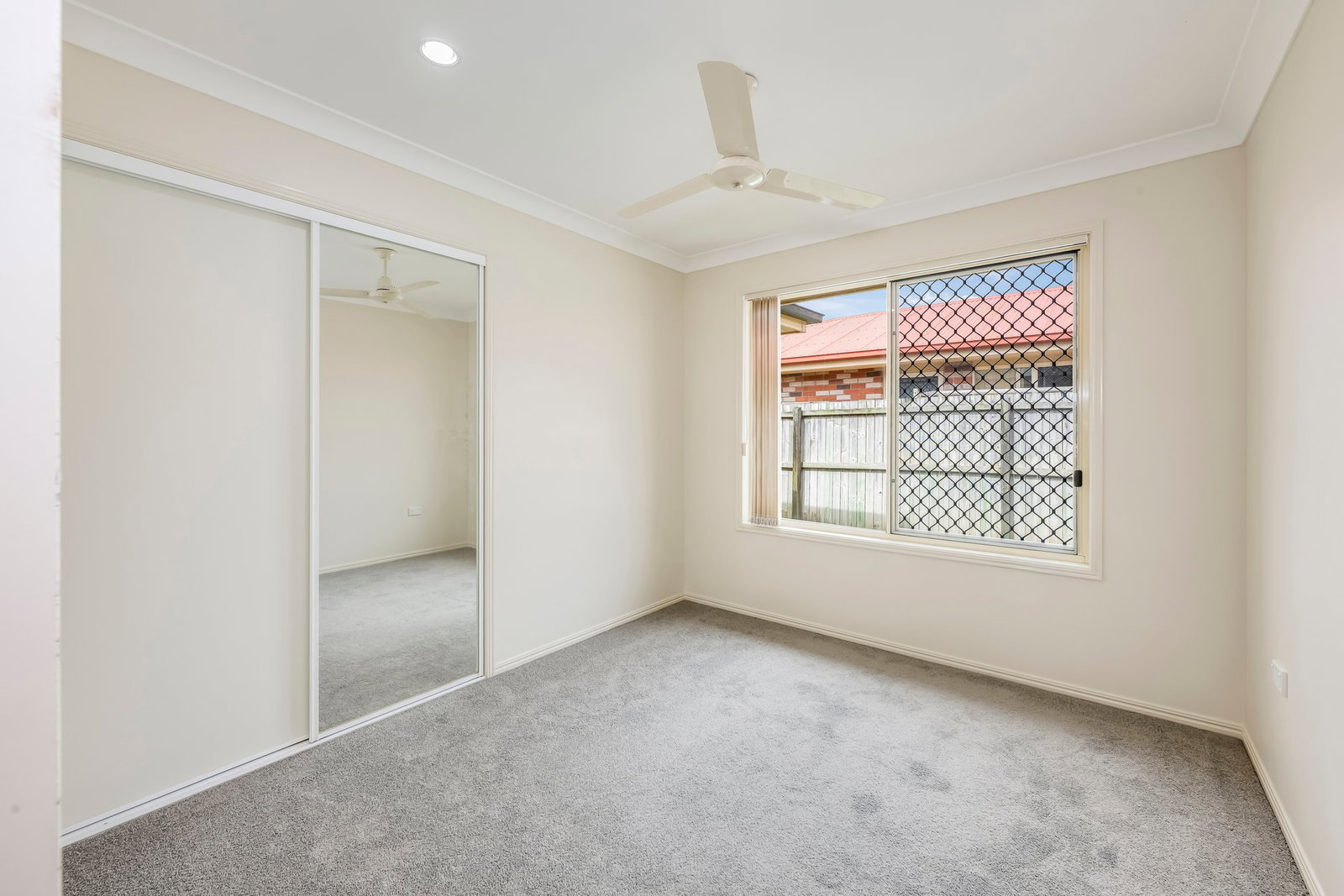 5 Halloran Court, Thabeban  QLD  4670