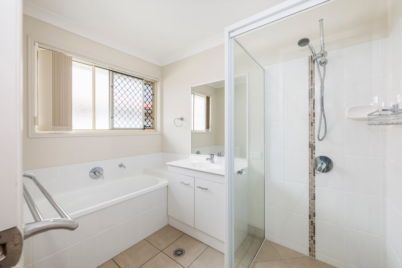 5 Halloran Court, Thabeban  QLD  4670