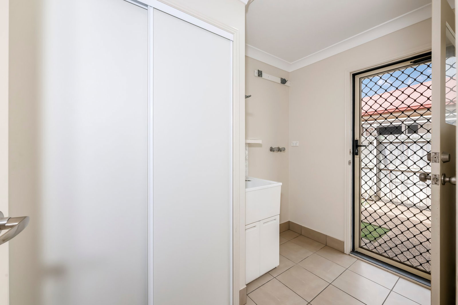 5 Halloran Court, Thabeban  QLD  4670