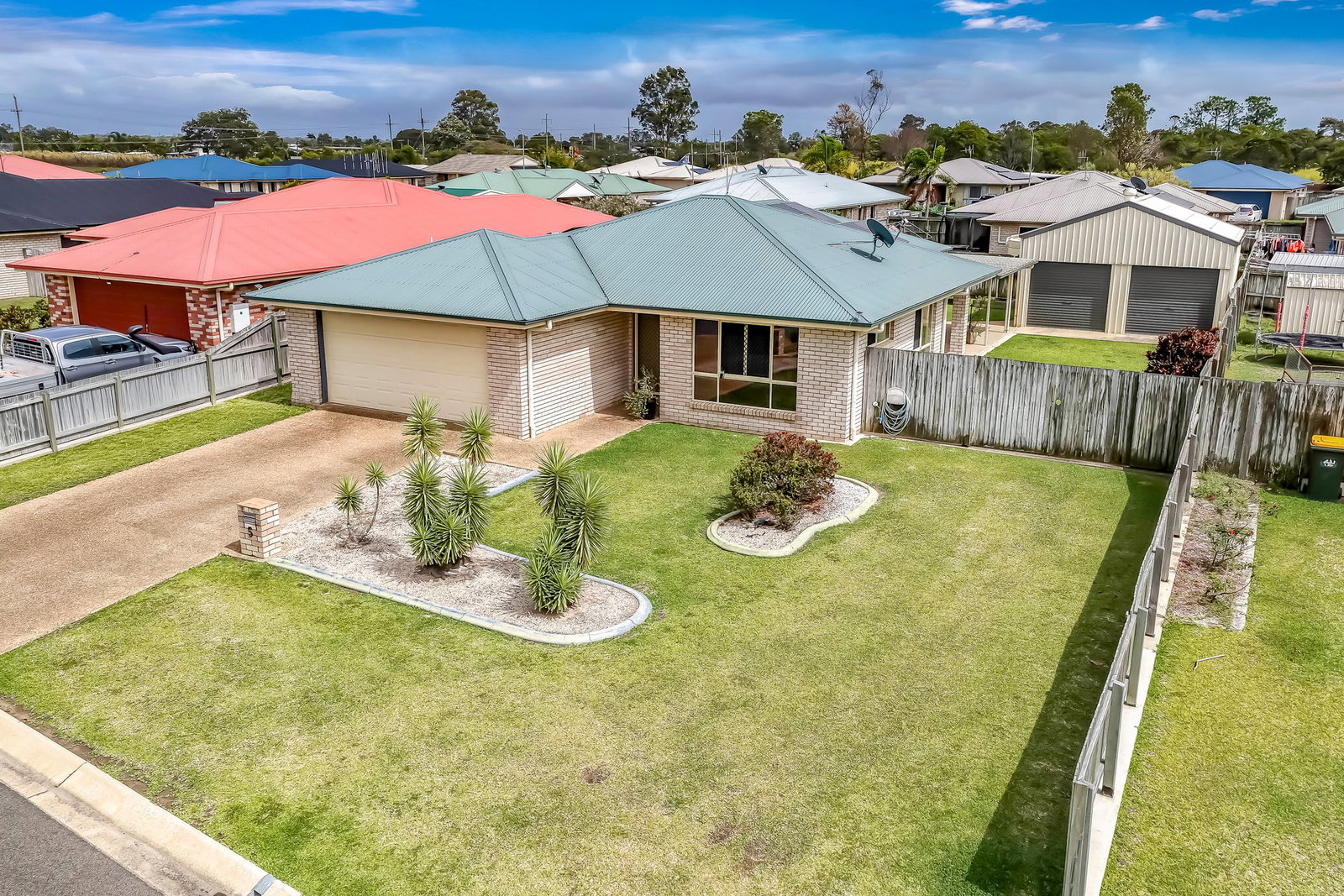5 Halloran Court, Thabeban  QLD  4670