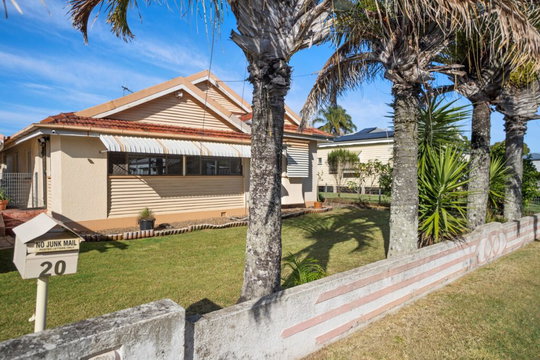 20 Lamb Street, Walkervale  QLD  4670