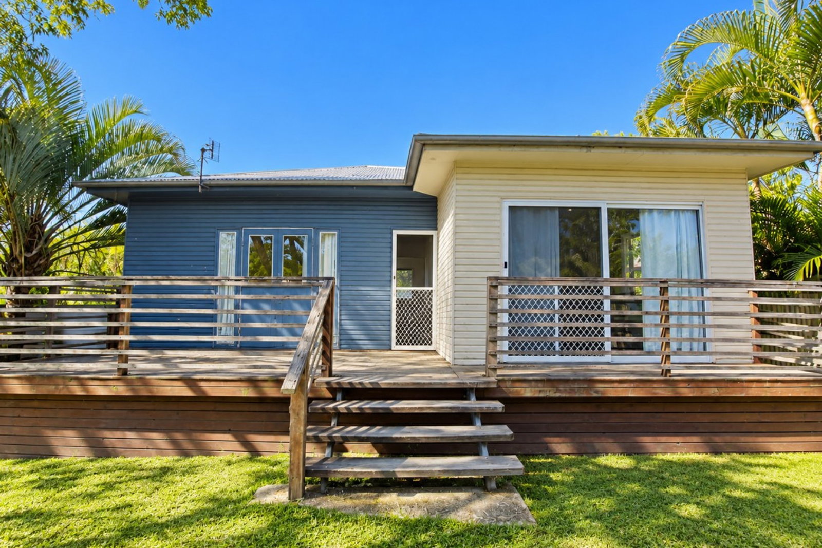 23 Palm Court, Agnes Water  QLD  4677