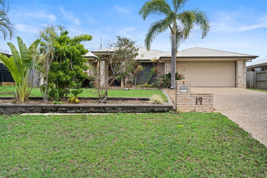 19 Green Avenue, Branyan  QLD  4670
