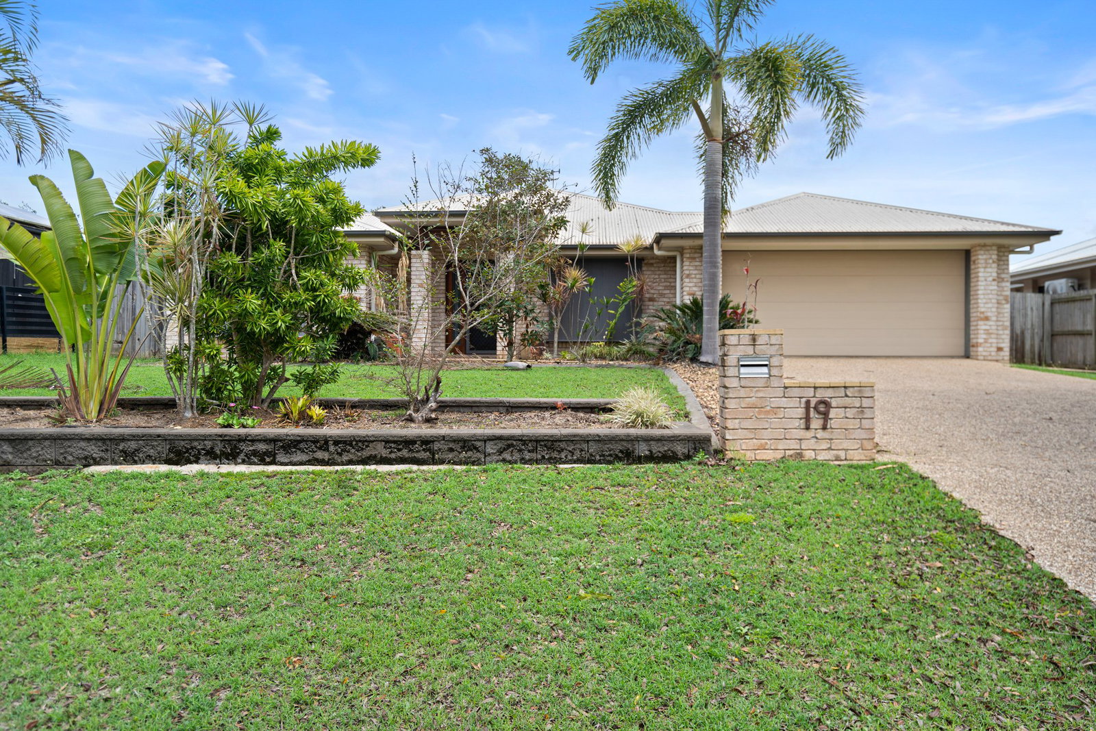 19 Green Avenue, Branyan  QLD  4670