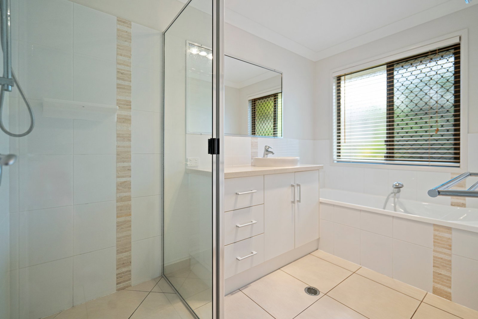 19 Green Avenue, Branyan  QLD  4670