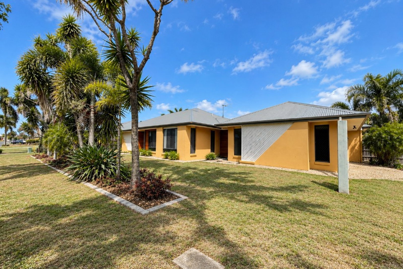 6 Waterfront Drive, Agnes Water  QLD  4677