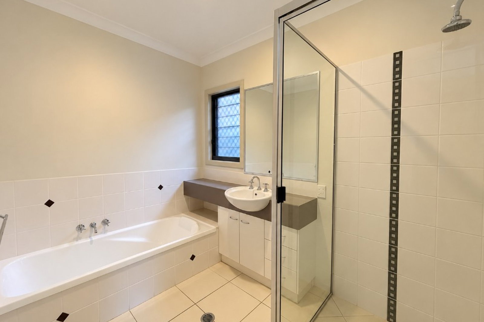 6 Waterfront Drive, Agnes Water  QLD  4677