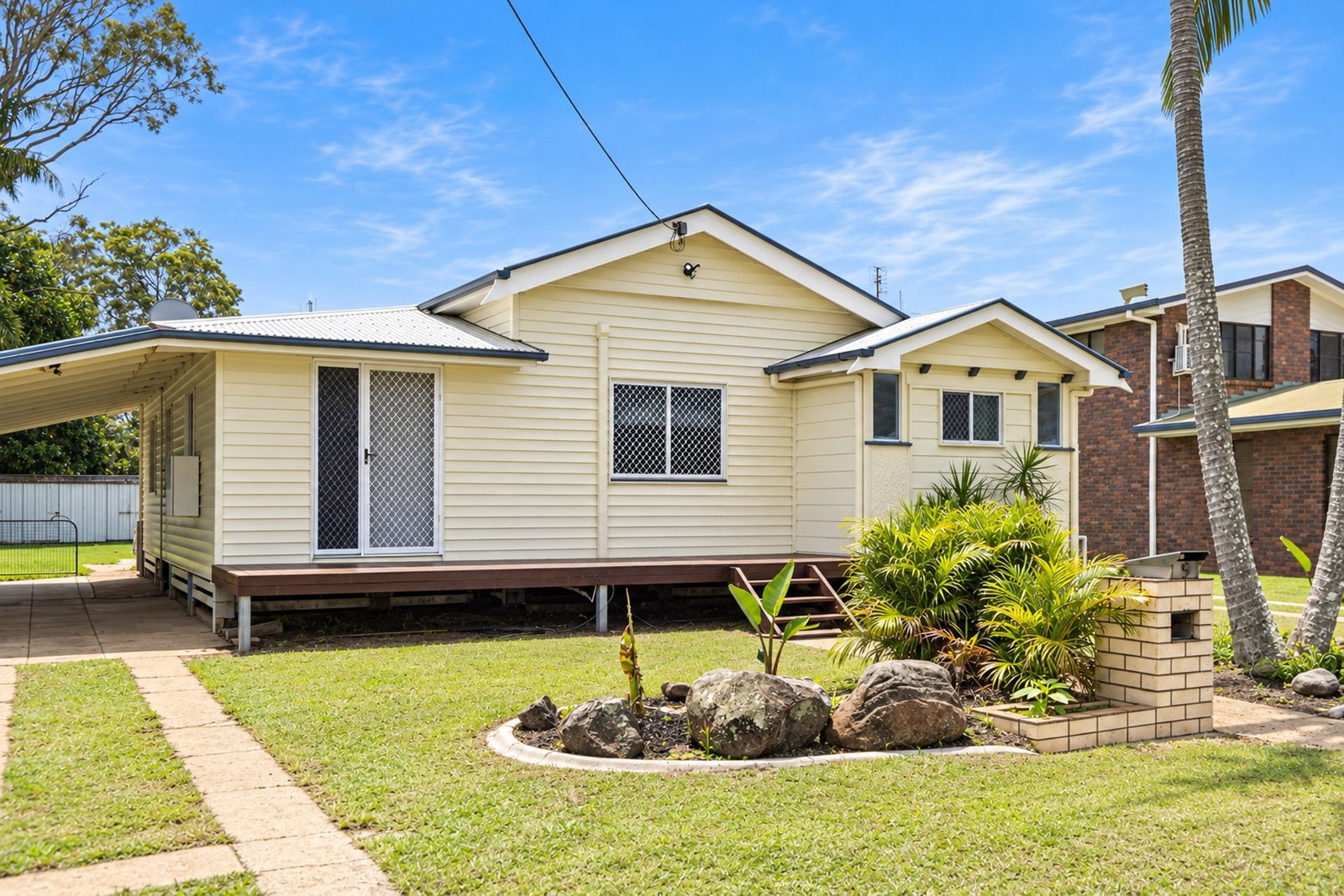 9 Lovers Walk, Thabeban  QLD  4670