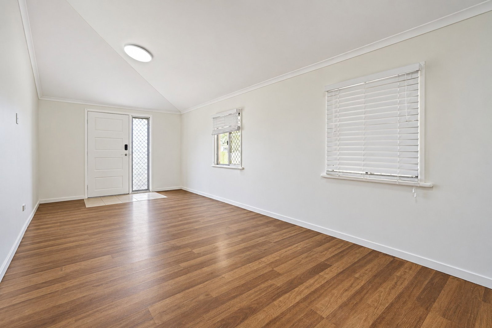 9 Lovers Walk, Thabeban  QLD  4670