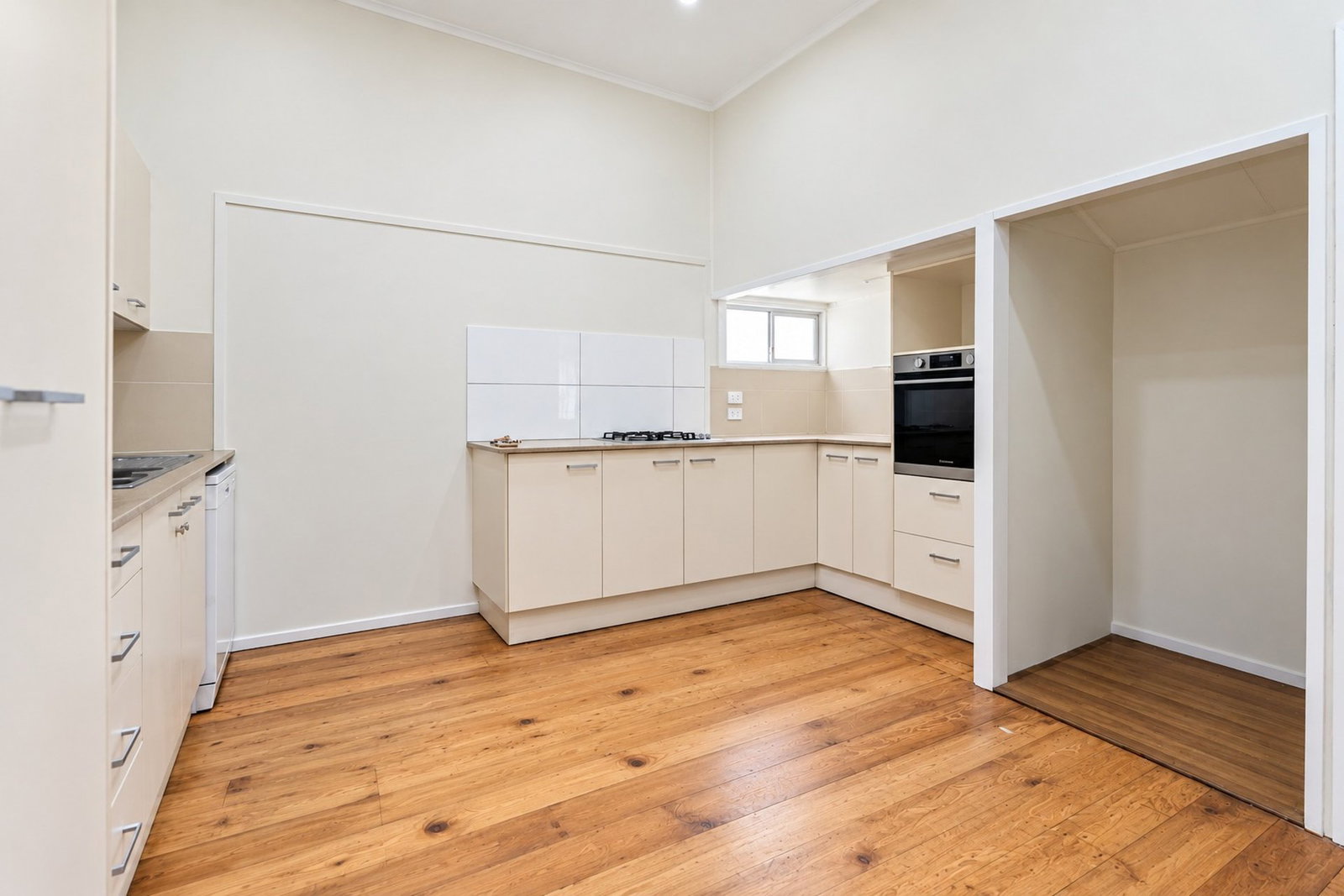 9 Lovers Walk, Thabeban  QLD  4670