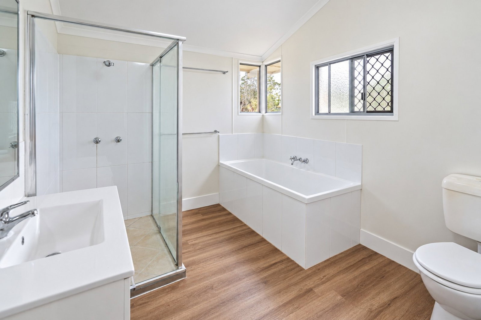9 Lovers Walk, Thabeban  QLD  4670