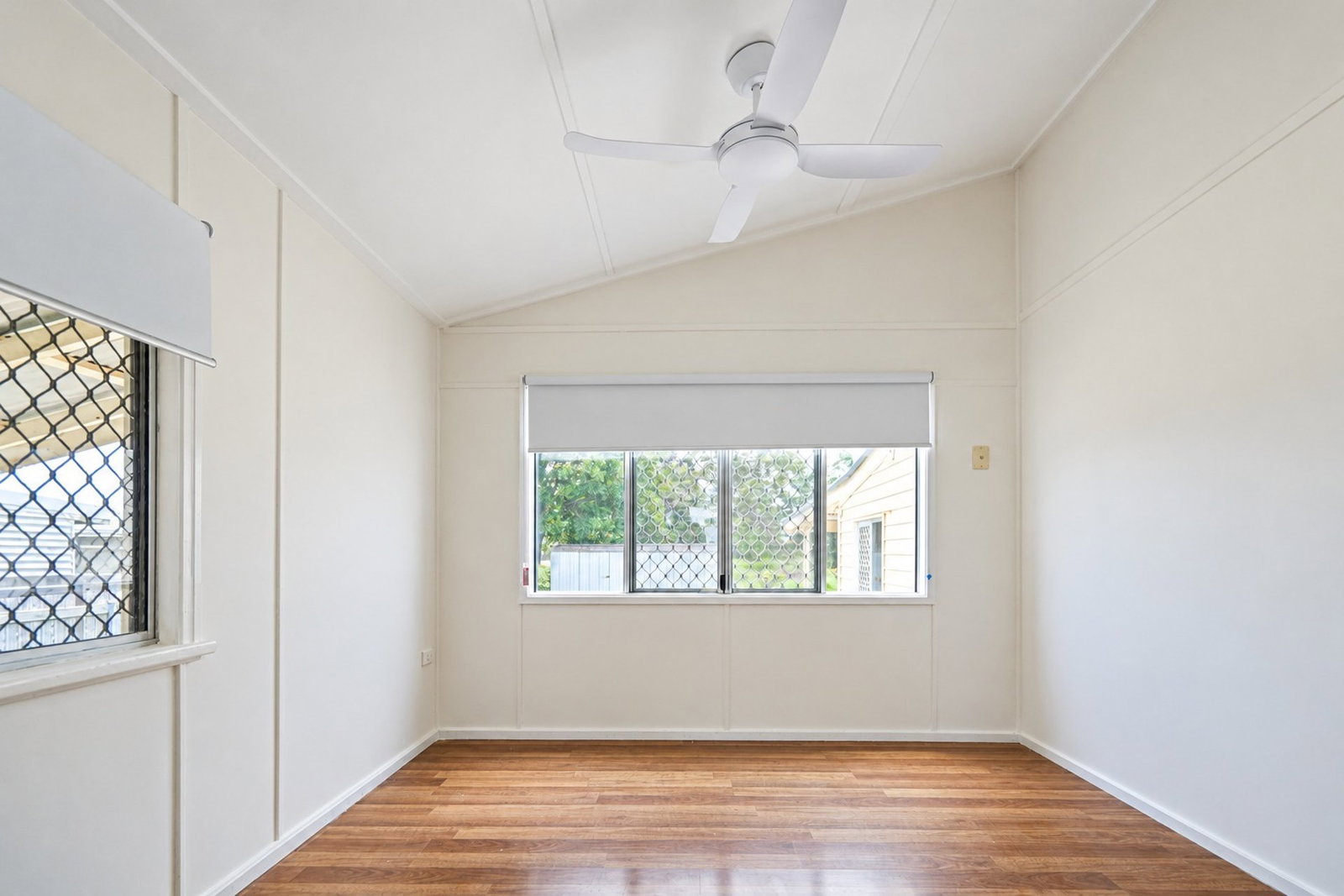 9 Lovers Walk, Thabeban  QLD  4670