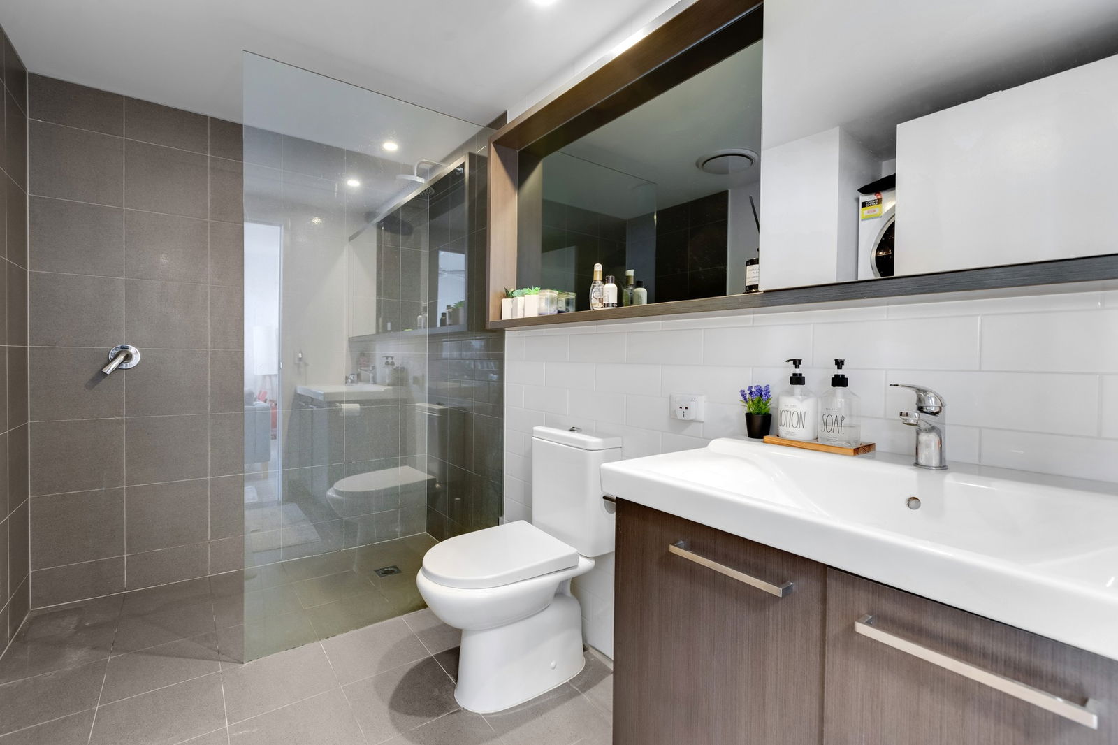 Listing image for 57/17 Carl Street, Woolloongabba  QLD  4102